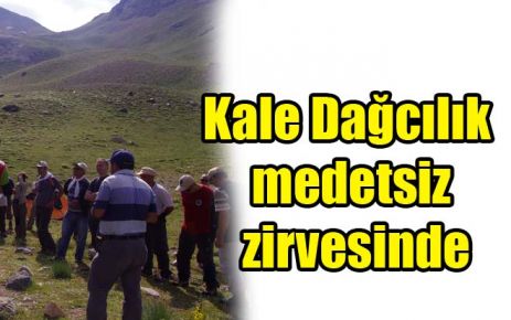 Kale Dağcılık ve Doğa Sporları Kulüp?ü  medetsiz zirvesinde