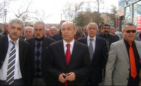 KARAKUŞ DURMAK BİLMİYOR