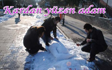 Kardan yüzen adam