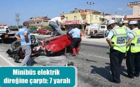 Minibüs elektrik direğine çarptı: 7 yaralı