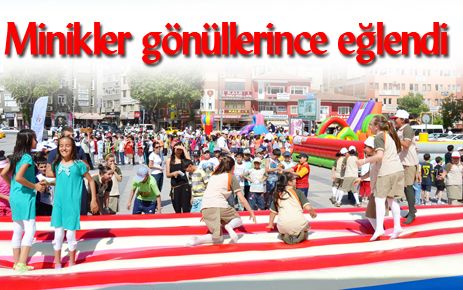 Minikler gönüllerince eğlendi 