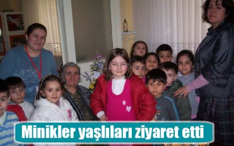 Minikler yaşlıları ziyaret etti