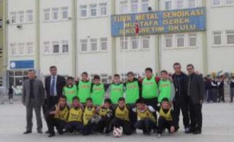 Mustafa Özbek?te Futbol Turnuvası