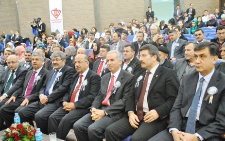 O ışık ki karanlığın aydınlığı 