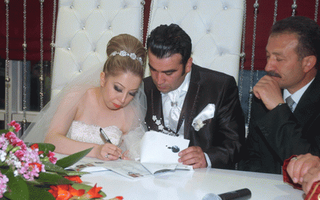 Öcal ailesinin mutlu günü