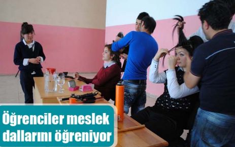 Öğrenciler meslek dallarını öğreniyor