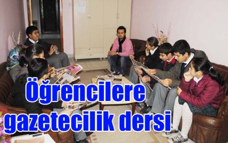 Öğrencilere gazetecilik dersi 