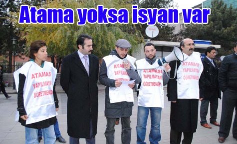 Öğretmen adayları basın açıklaması yaptı 