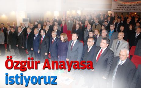 Özgür bir anayasa istiyoruz