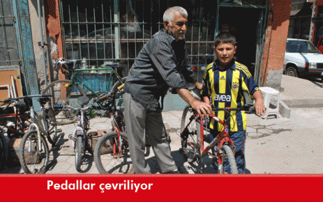 Pedallar çevriliyor