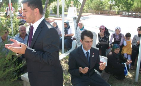 ŞEHİT SUAT YALÇIN MEZARI BAŞINDA ANILDI