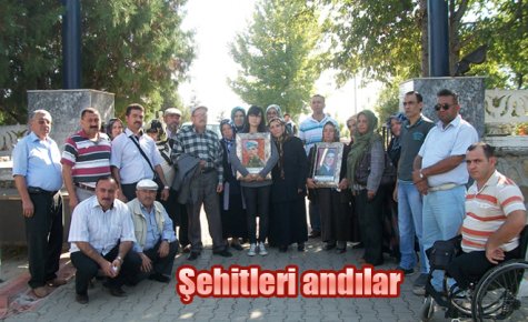 Şehitleri andılar