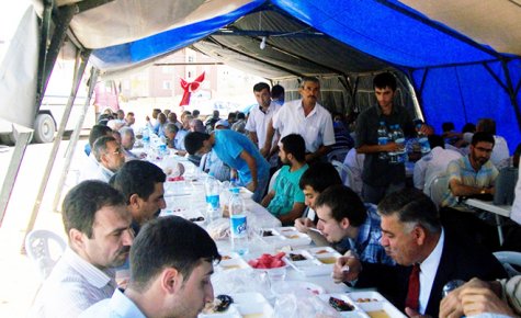 ŞEHİTLERİMİZ İÇİN YEDİ VE KIRK YEMEĞİ VERİLDİ