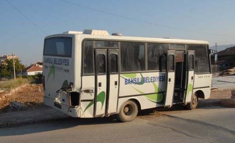 TREN OTOBÜSE ÇARPTI