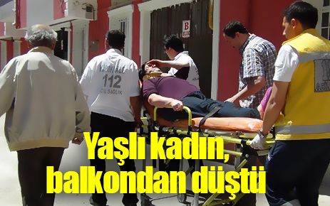 Yaşlı kadın, komşusunun evine düştü